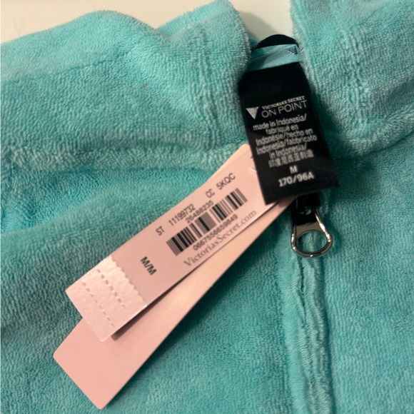 VICTORIA'S SECRET Point Terry Cloth Hoodie & Short Set - Picture 6 of 12